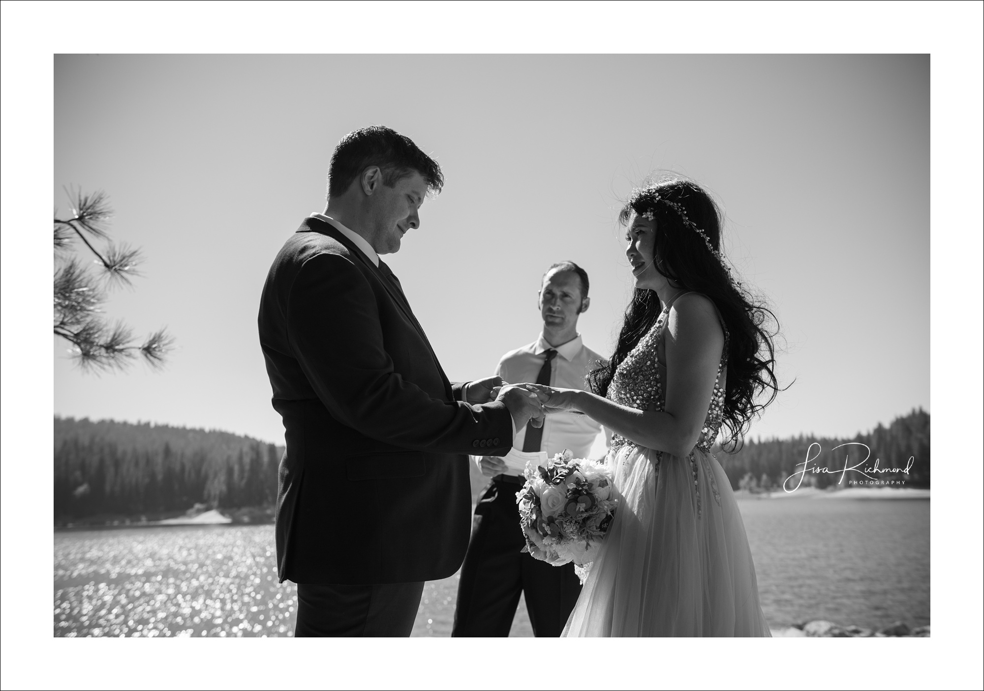 Jamie and Josh get married at Jenkinson Lake